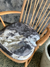 Load image into Gallery viewer, Lubis occasional chair
