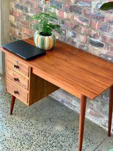 Retro desk with 3 drawers