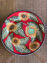 Load image into Gallery viewer, Round Daisy Platter

