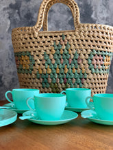 Load image into Gallery viewer, Picnic basket with tea set
