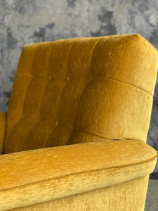 Mid-Century Pair of Lounge Armchairs