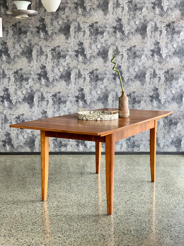 heals extendable table