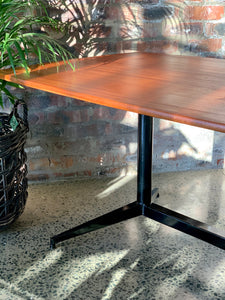 'DS Vorster' dining room table