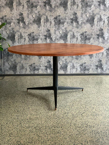 DS Vorster Dining Table & Chairs