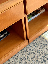 Load image into Gallery viewer, Pair of Mid-Century bedside pedestals
