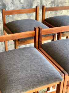 Set of 2 wooden bar chairs