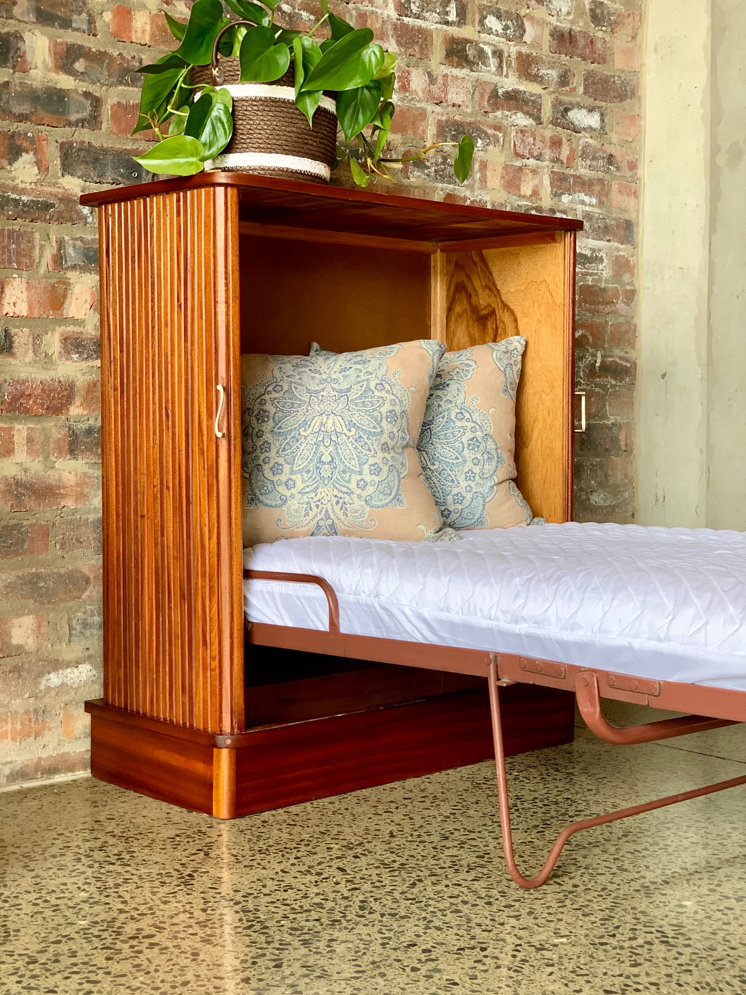 Vintage Murphy bed – RE-TREND