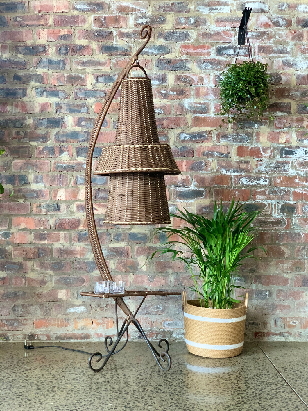 Standing lamp with hanging shade