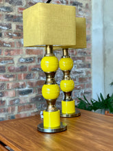 Load image into Gallery viewer, Retro Table Lamp
