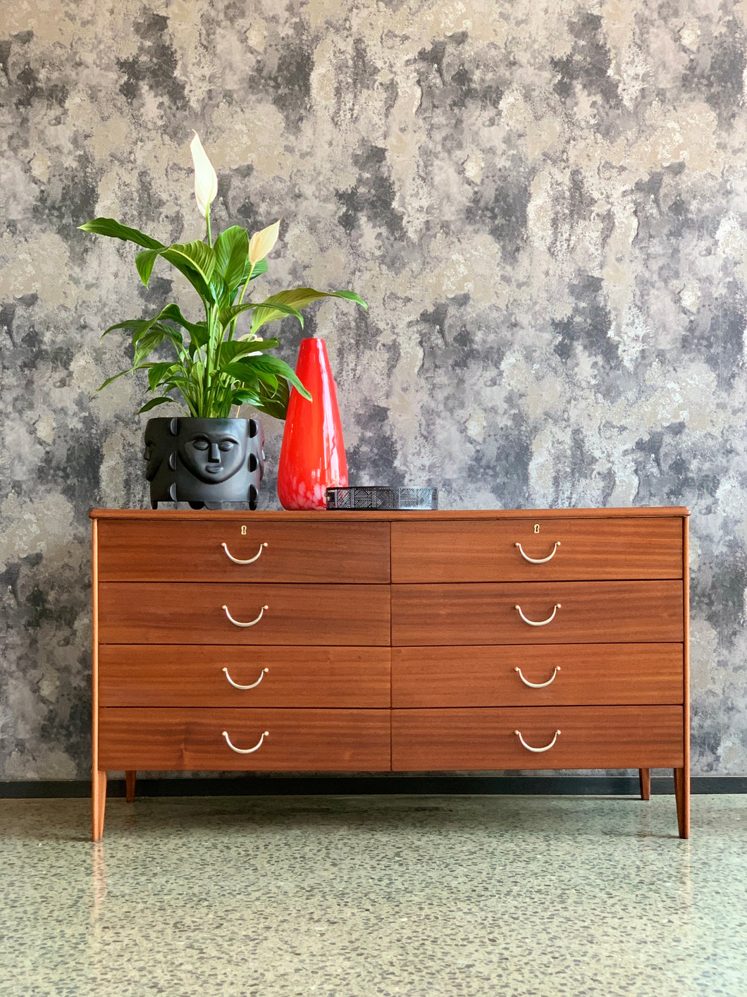 Mid-Century Chest of Drawers