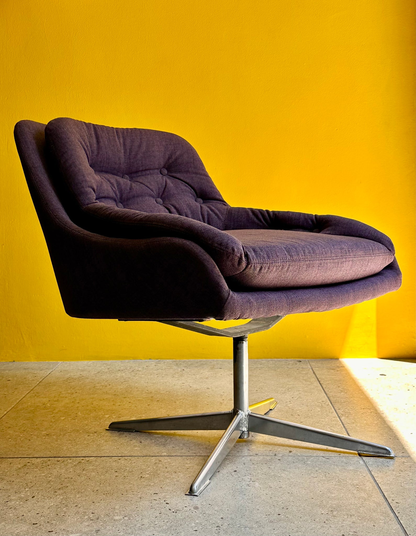 Retro swivel 2024 lounge chair