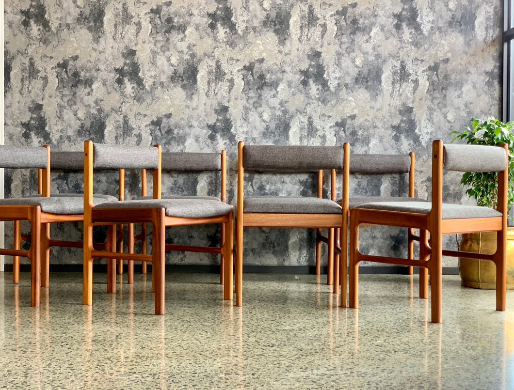 Set of 8 Mid-century modern McIntosh dining room chairs