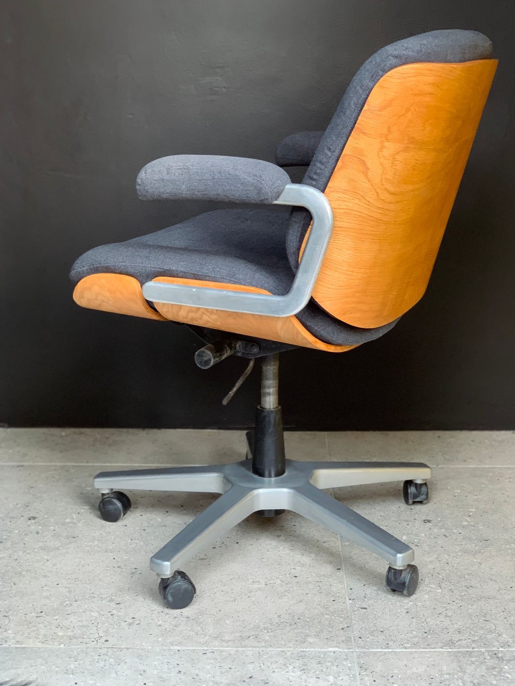 Giroflex chair 2024